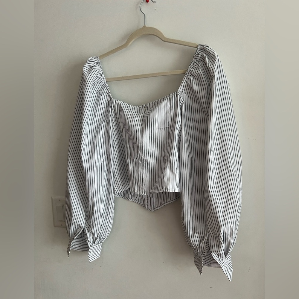 PrettyLittleThing White Striped Long Sleeve Bustier Top Size 4 NWT Keyhole Front - Picture 4 of 4